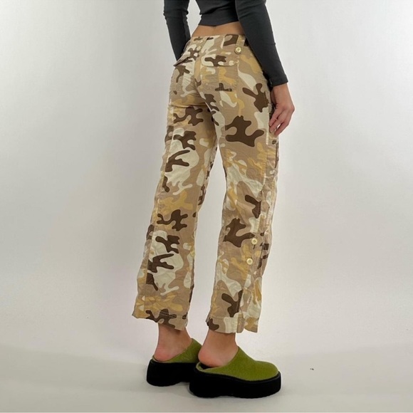 NWT Y2K Low Rise Cropped Camo Pants Bitten Size 18 - Picture 2 of 16